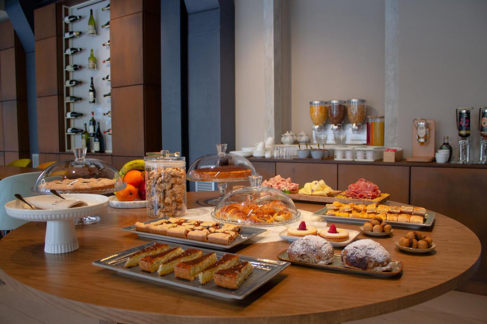 Doride Suites Boutique Hotel Marina Di Carrara Buitenkant foto