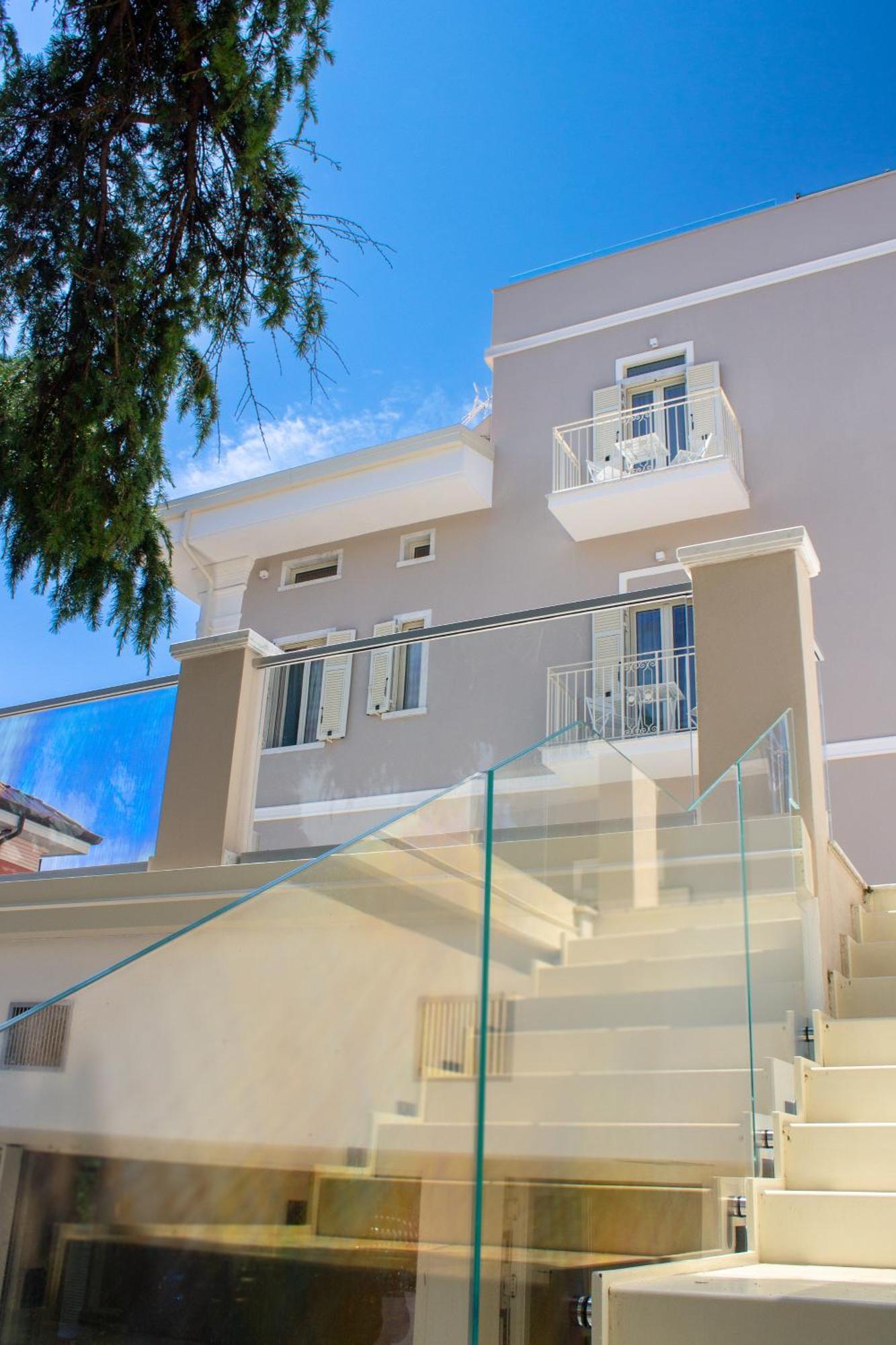 Doride Suites Boutique Hotel Marina Di Carrara Buitenkant foto